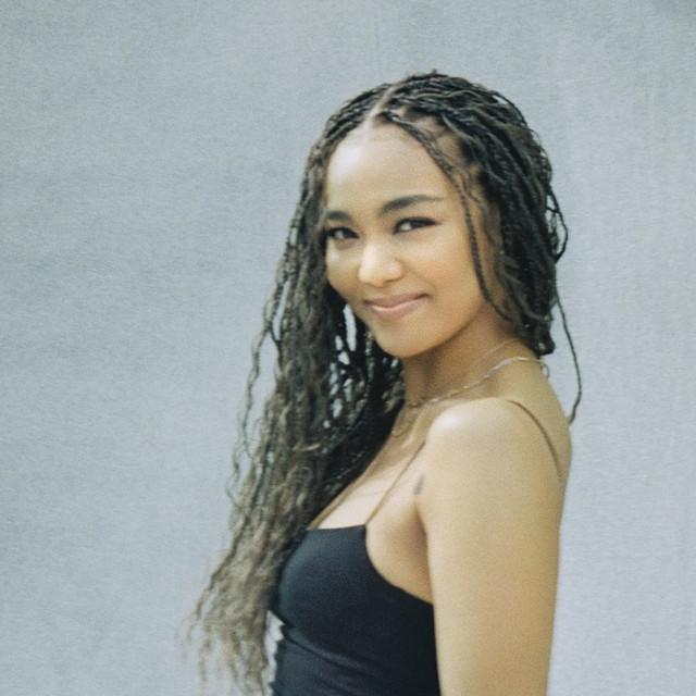 Crystal Kay (クリスタル ケイ)