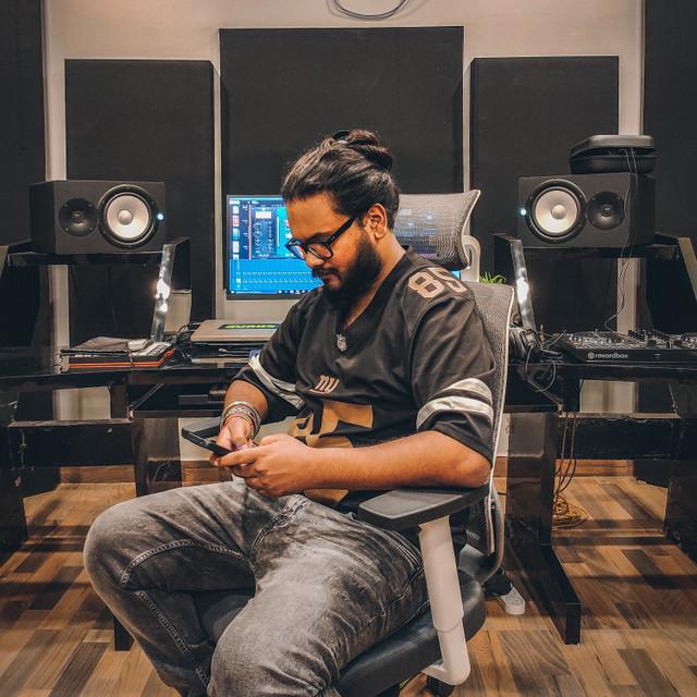 Dj AYnik
