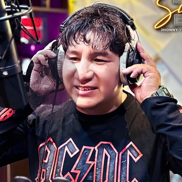 Jhonny y Su Agrupación Claros