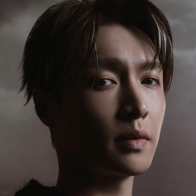 LAY (张艺兴)