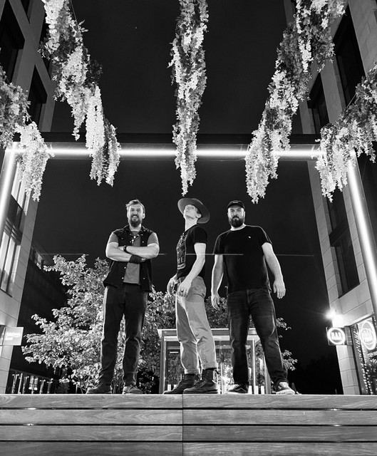 Lightning Threads - Songs, Events and Music Stats | Viberate.com