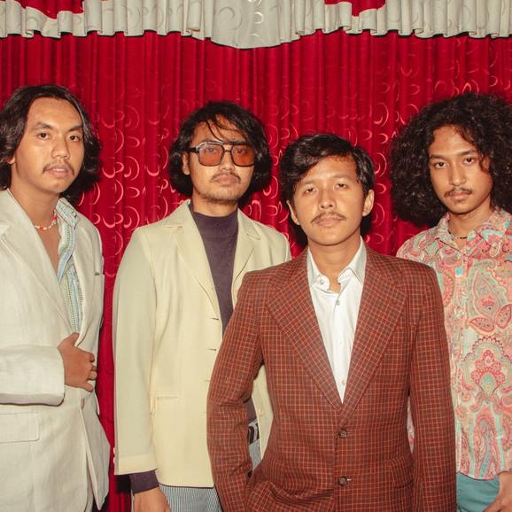 Loris and The Bell'Air