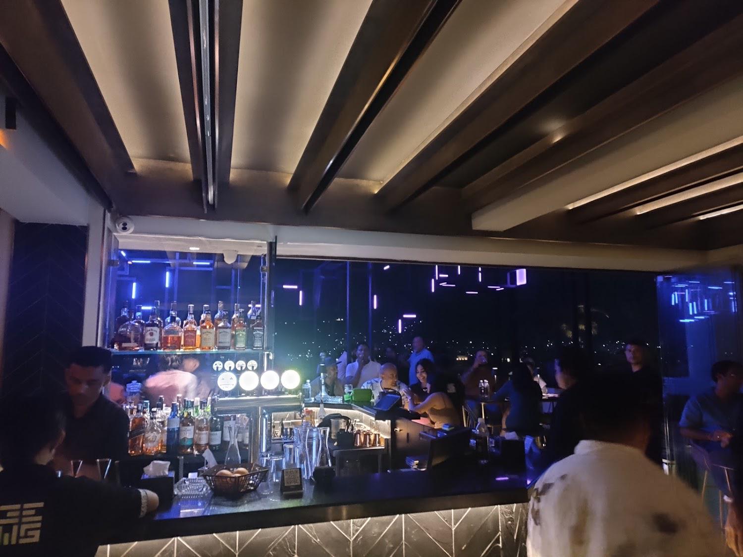 33 West Sky Bar