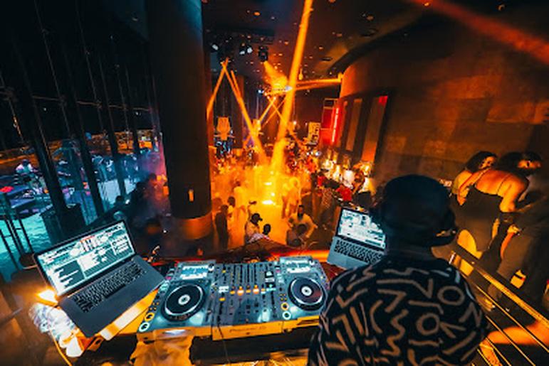 Blu Village Club (Centro Cultural Paz-Flor)