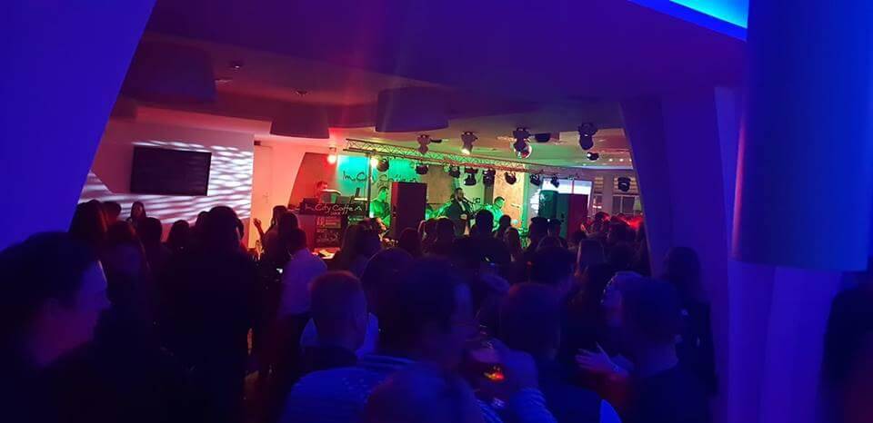 https://viberate-upload.ams3.cdn.digitaloceanspaces.com/prod/venuegallery/city-caffe-zabok-1.jpg