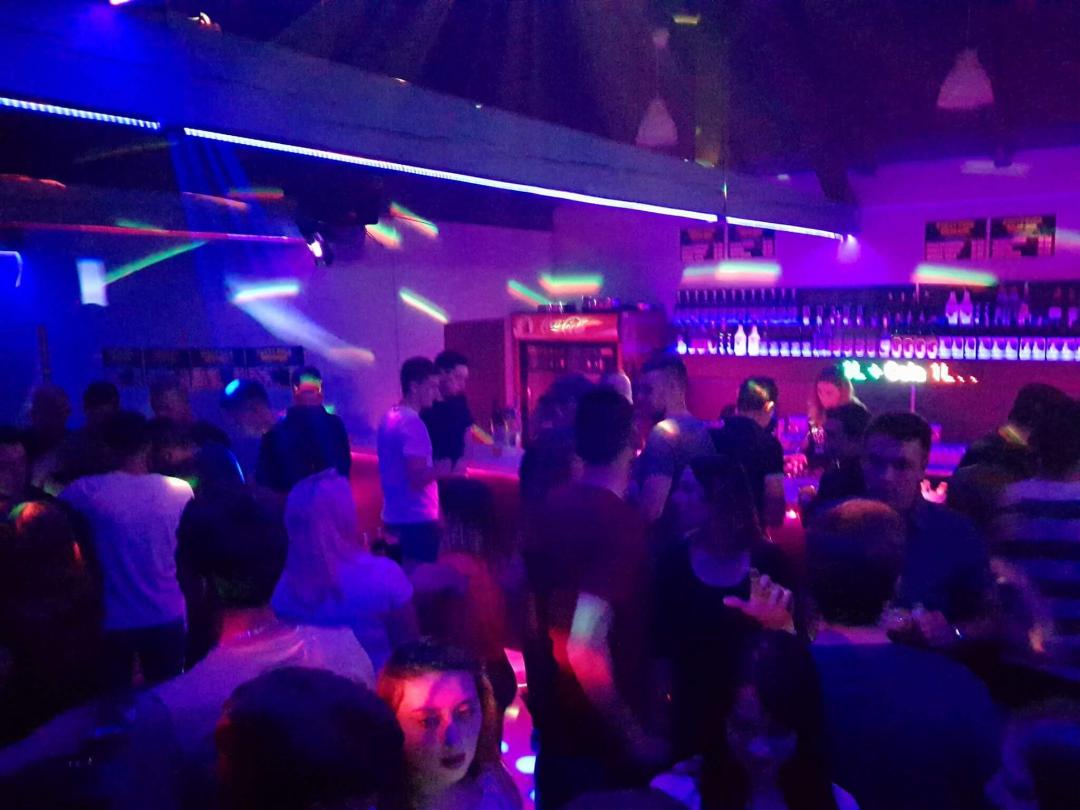 https://viberate-upload.ams3.cdn.digitaloceanspaces.com/prod/venuegallery/diska-akovec-1.jpg